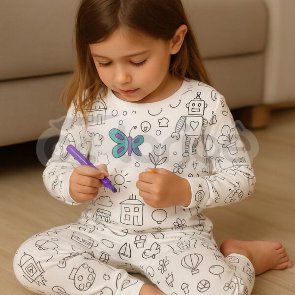 Pijama Coloriaê + 12 Canetinhas que Saem na Lavagem (De Presente Hoje!!) - Imagem 3
